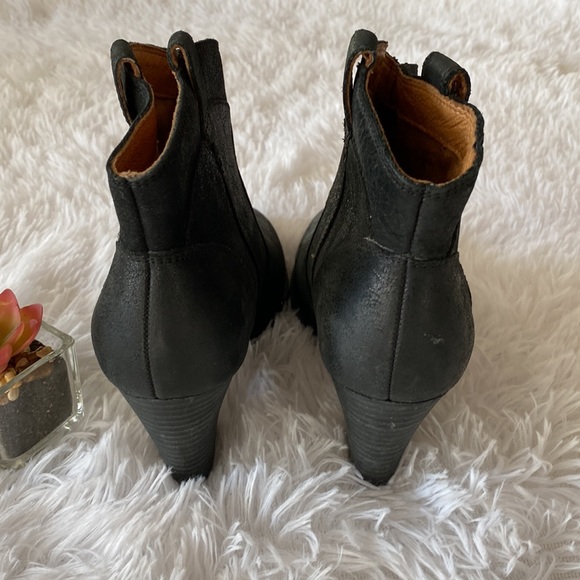 CLARKS | Artisan Black Leather Western Style heel ankle boots women’s 7 - Picture 6 of 8